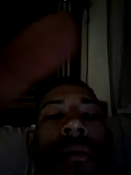 Snapshot of Mineirinho043 chatting on 03.17.25 Mineirinho043 online show from 03.17.25