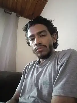 Snapshot of Mineirinho043 chatting on 10.18.25 Mineirinho043 online show from 10.18.25