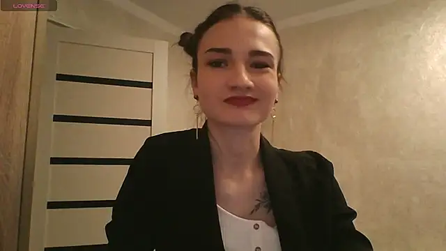 Snapshot of RoyalDessertt chatting on 03.06.25 RoyalDessertt online show from 03.06.25