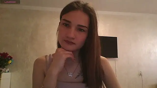 Snapshot of RoyalDessertt chatting on 03.11.25 RoyalDessertt online show from 03.11.25