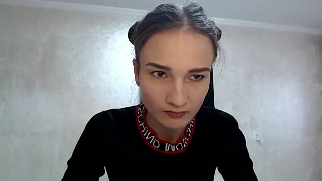 Snapshot of RoyalDessertt chatting on 11.11.25 RoyalDessertt online show from 11.11.25