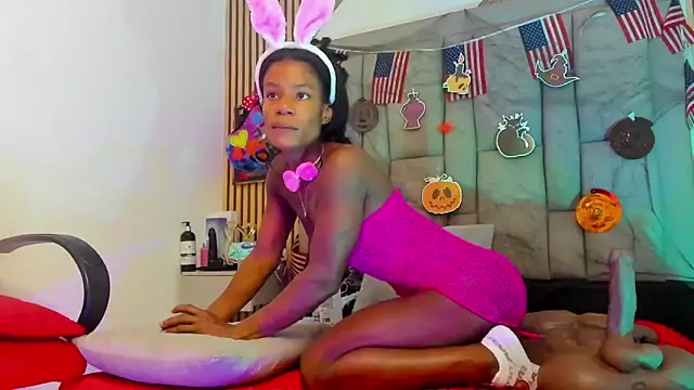 Snapshot of dafnnelewis chatting on 10.15.25 dafnnelewis online show from 10.15.25
