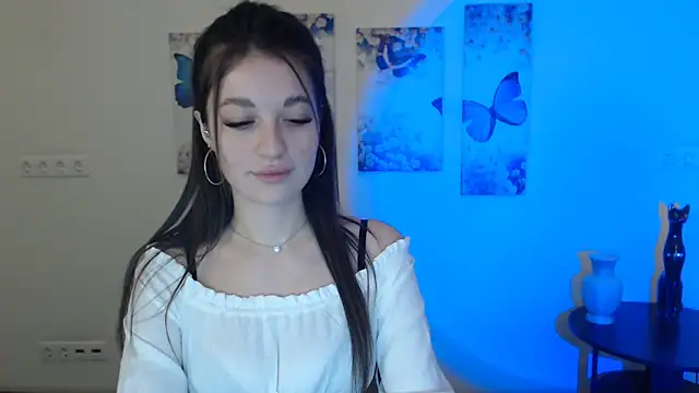 Snapshot of Eva_Eldis chatting on 02.15.25 Eva Eldis online show from 02.15.25