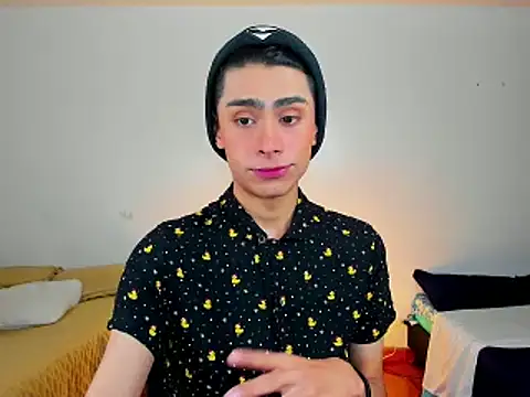 Snapshot of steve__gray chatting on 02.04.25 steve gray online show from 02.04.25