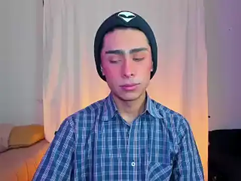 Snapshot of steve__gray chatting on 02.11.25 steve gray online show from 02.11.25