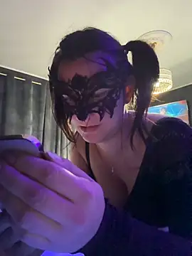 Snapshot of Loveblackzilla chatting on 10.04.25 Loveblackzilla online show from 10.04.25