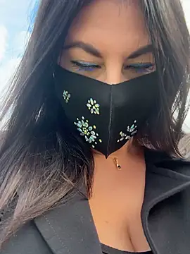 Snapshot of Loveblackzilla chatting on 10.08.25 Loveblackzilla online show from 10.08.25