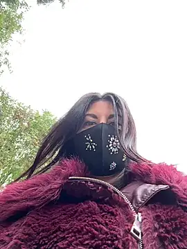 Snapshot of Loveblackzilla chatting on 10.11.25 Loveblackzilla online show from 10.11.25