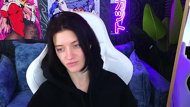 Snapshot of roxy_riot_ chatting on 02.18.25 roxy riot  online show from 02.18.25