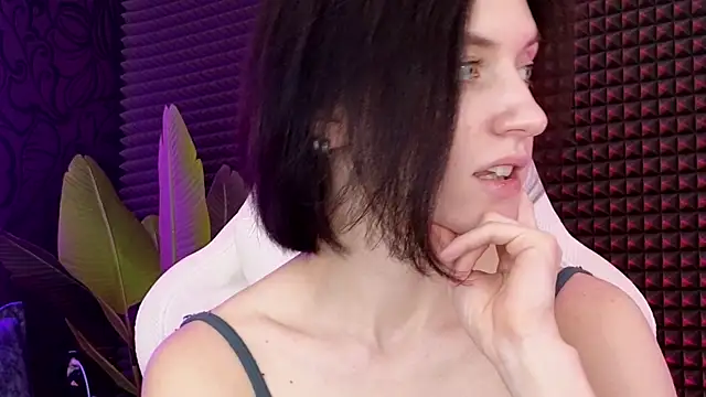 Snapshot of roxy_riot_ chatting on 03.10.25 roxy riot  online show from 03.10.25
