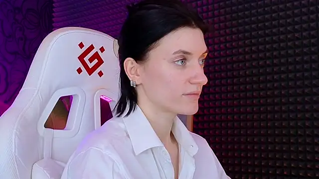 Snapshot of roxy_riot_ chatting on 03.16.25 roxy riot  online show from 03.16.25
