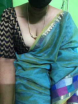 Snapshot of niiveditha chatting on 03.17.25 niiveditha online show from 03.17.25