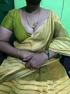 Snapshot of niiveditha chatting on 03.18.25 niiveditha online show from 03.18.25