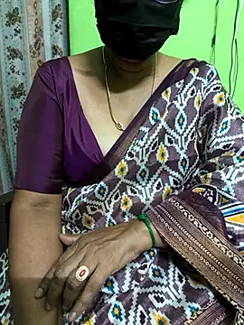 Snapshot of niiveditha chatting on 03.19.25 niiveditha online show from 03.19.25