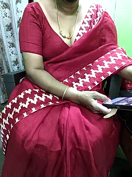 Snapshot of niiveditha chatting on 09.17.25 niiveditha online show from 09.17.25