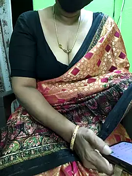 Snapshot of niiveditha chatting on 10.13.25 niiveditha online show from 10.13.25