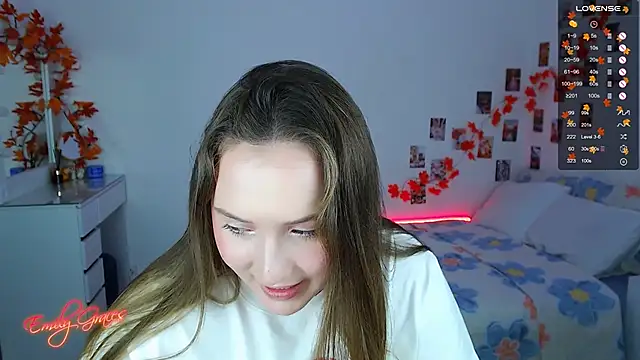 Snapshot of EmilyxxGraces chatting on 10.17.25 EmilyxxGraces online show from 10.17.25