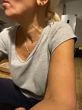 Snapshot of DeboraXporn chatting on 10.21.25 DeboraXporn online show from 10.21.25