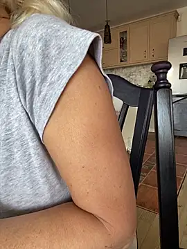 Snapshot of DeboraXporn chatting on 10.23.25 DeboraXporn online show from 10.23.25