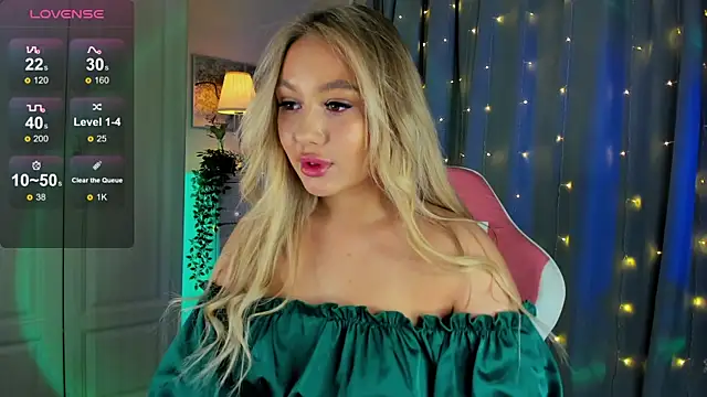 Snapshot of _Loneve__ chatting on 03.12.25  Loneve   online show from 03.12.25