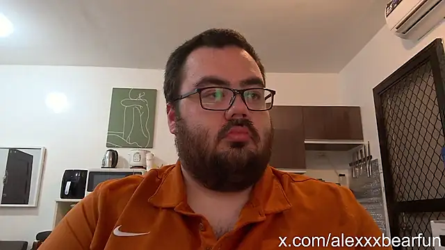 Snapshot of alexxxbear chatting on 02.19.25 alexxxbear online show from 02.19.25