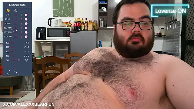 Snapshot of alexxxbear chatting on 03.06.25 alexxxbear online show from 03.06.25