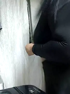 Snapshot of nikki_grey chatting on 10.13.25 nikki grey online show from 10.13.25