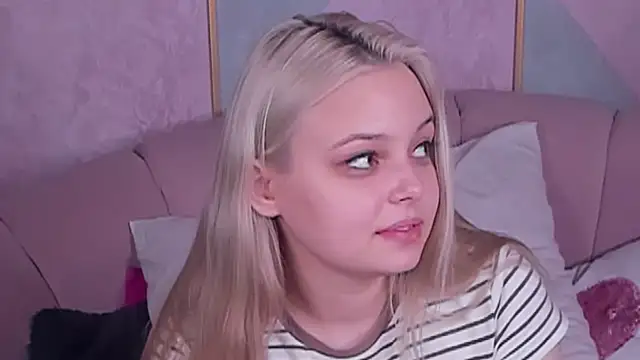 Snapshot of CLAIRE_VOGT chatting on 02.17.25 CLAIRE VOGT online show from 02.17.25