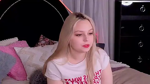 Snapshot of CLAIRE_VOGT chatting on 03.20.25 CLAIRE VOGT online show from 03.20.25