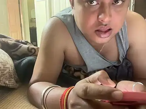 Snapshot of Kristi_Uniq chatting on 11.11.25 Kristi Uniq online show from 11.11.25