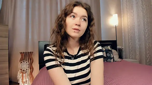 Snapshot of Velvetworld chatting on 03.20.25 Velvetworld online show from 03.20.25