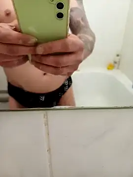 Snapshot of flo000031 chatting on 03.21.25 flo000031 online show from 03.21.25