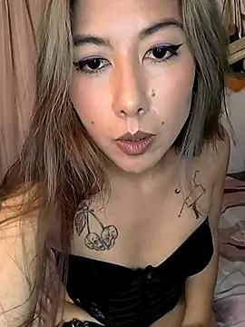 Snapshot of Tiff_Doll chatting on 02.15.25 Tiff Doll online show from 02.15.25