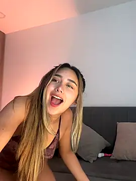 Snapshot of Hornyholly__ chatting on 10.26.25 Hornyholly online show from 10.26.25