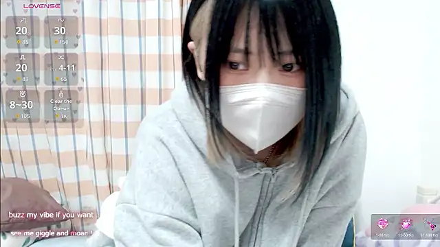 Snapshot of FUYU_rain chatting on 11.04.25 FUYU rain online show from 11.04.25