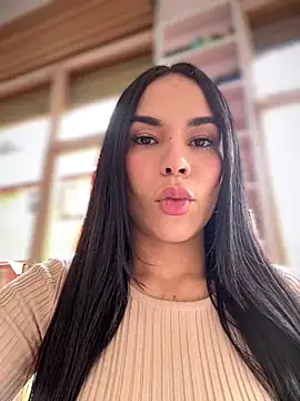 Snapshot of Naatalia chatting on 10.16.25 Naatalia online show from 10.16.25