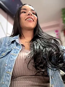 Snapshot of Naatalia chatting on 10.17.25 Naatalia online show from 10.17.25