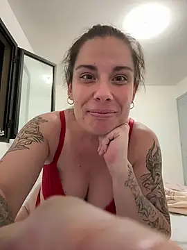 Snapshot of Lar0uch chatting on 03.10.25 Lar0uch online show from 03.10.25