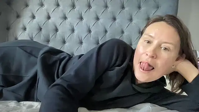 Snapshot of eatmypie69 chatting on 09.30.25 eatmypie69 online show from 09.30.25