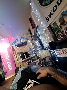 Snapshot of Feca657 chatting on 11.11.25 Feca657 online show from 11.11.25