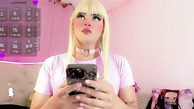 Snapshot of BabyNaomi2 chatting on 09.10.25 BabyNaomi2 online show from 09.10.25