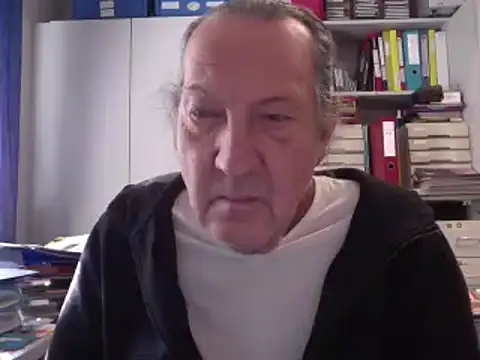 Snapshot of HMStraps01 chatting on 10.02.25 HMStraps01 online show from 10.02.25