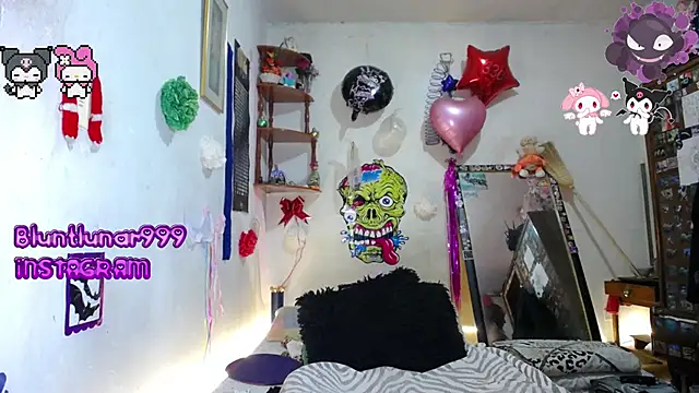 Snapshot of purplekattlyn chatting on 03.05.25 purplekattlyn online show from 03.05.25