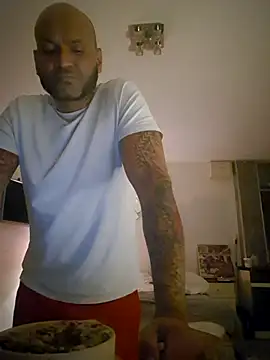 Snapshot of Mrnutella chatting on 03.05.25 Mrnutella online show from 03.05.25