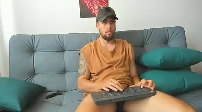 Snapshot of bastianwatson10 chatting on 02.28.25 bastianwatson10 online show from 02.28.25