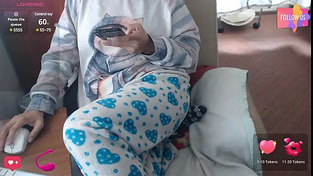 Snapshot of Sexyqueen_mature_ chatting on 03.11.25 Sexyqueen mature  online show from 03.11.25