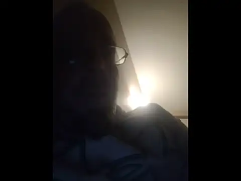 Snapshot of taterae chatting on 11.01.25 taterae online show from 11.01.25