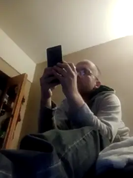 Snapshot of taterae chatting on 11.04.25 taterae online show from 11.04.25