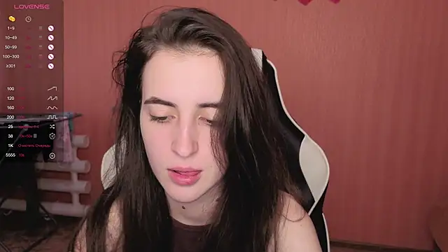 Snapshot of reaiss chatting on 09.18.25 reaiss online show from 09.18.25