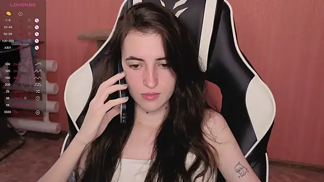 Snapshot of reaiss chatting on 09.19.25 reaiss online show from 09.19.25